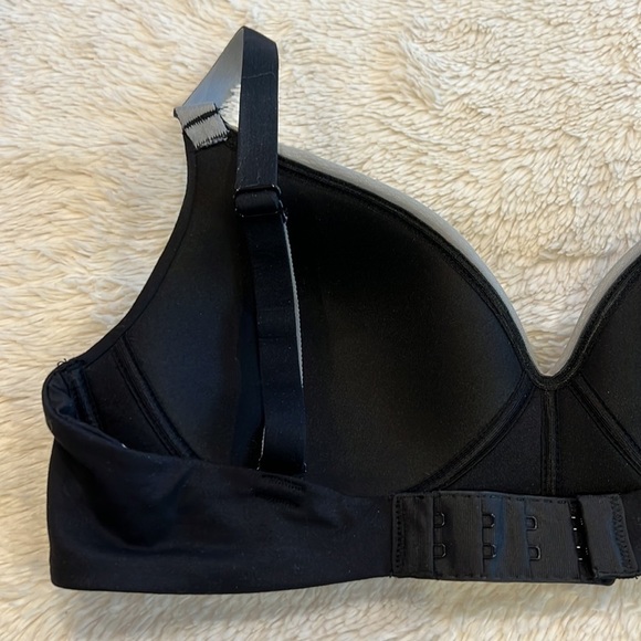 Calvin Klein Wirefree Bra Black size Small Comfortable Microfiber Soft - Picture 5 of 7